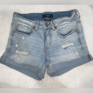 Aero Low Rise Midi Distressed‎ Shorts Size 4